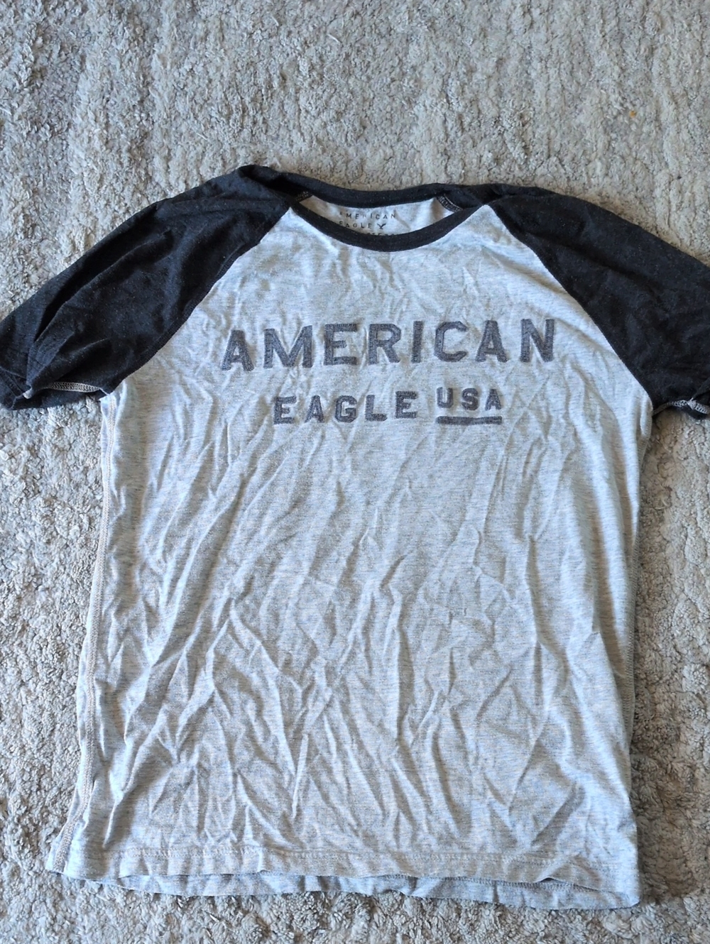 American Eagle Outfitters Raglan Tee in Light Gray with Black Sleeves